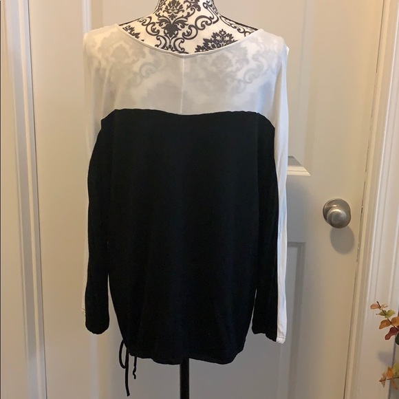 Rounded neckline cold shoulder long sleeve top - Picture 7 of 8